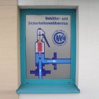 Fensterbeschriftung mit Hochleistungsfolie Oracal 751c und Glasdekorfolie Oracal 8510